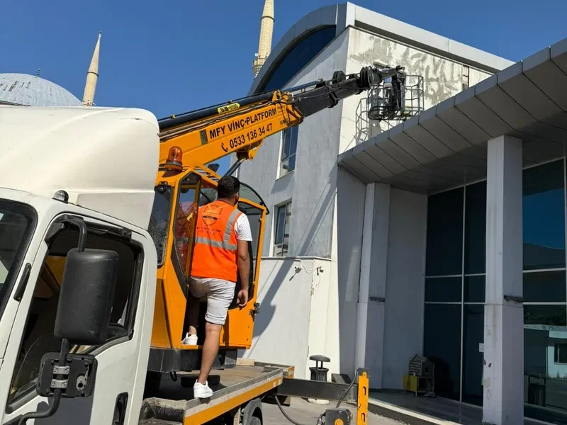 27 Metre Sepetli Vinç